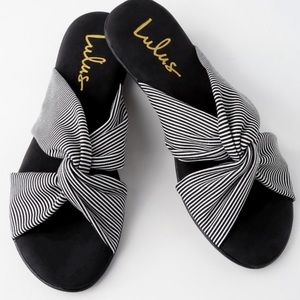 Lulus ⚫️⚪️Black striped slide sandals ⚫️⚪️